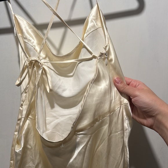 AMANDA UPRICHARD hassling silk midi dress - Picture 6 of 10